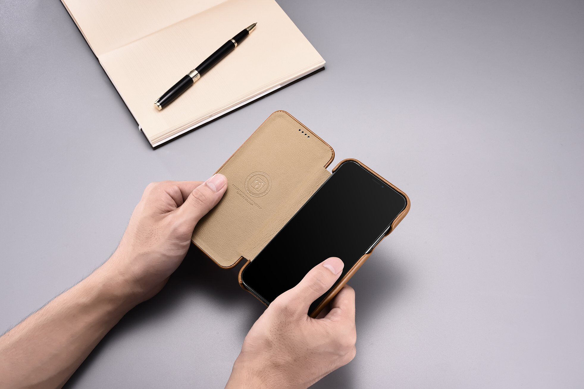 Icarer kožené flipové pouzdro pro iPhone 11 Pro Max - kakaově hnědé