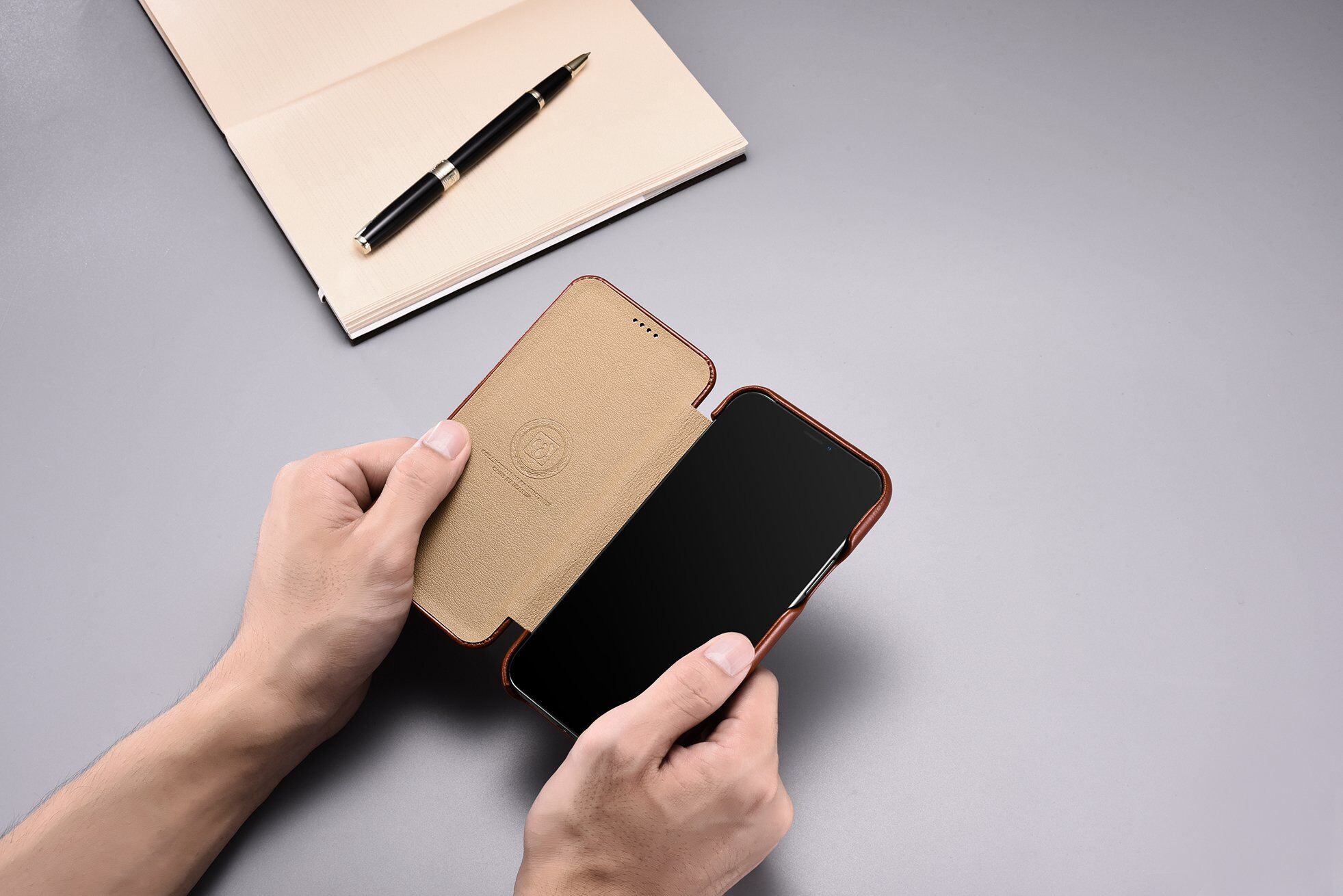 Icarer kožené flipové pouzdro pro iPhone 11 Pro - kakaově hnědé Icarer kožené flipové pouzdro pro iPhone 11 Pro - kakaově hnědé
