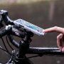 SP CONNECT Bike Bundle II pouzdro s držákem na kolo na řídítka pro iPhone 12 / 12 Pro - černý