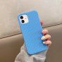 Silikonový kryt s copánkovým vzorem pro iPhone 12 / 12 Pro - modrý