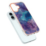 Mramorový ochranný kryt pro iPhone 16 - fialový