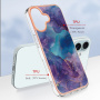 Mramorový ochranný kryt pro iPhone 16 - fialový