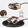 Burga obal se vzorem a karabinou pro AirPods 4 / 5 - Celestial
