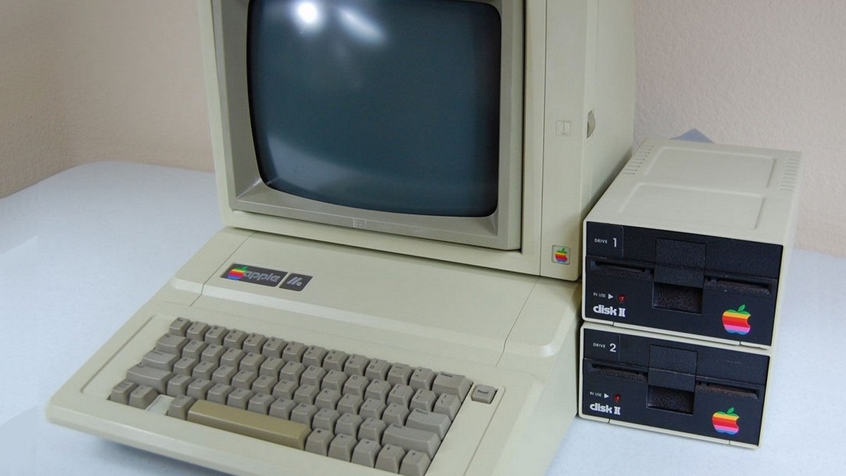 Další modely Applu II mohly být rozšířeny i komponenty jiných výrobců Apple IIe