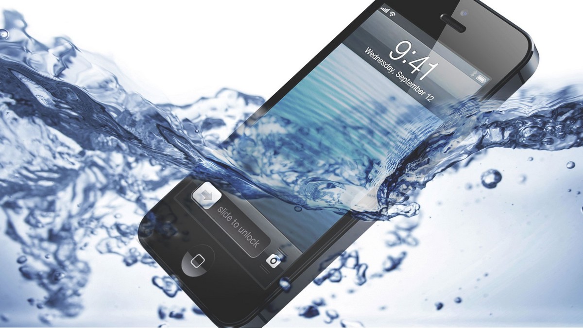 Čo spraviť, keď vám iPhone spadne do vody