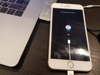 iPhone - černá obrazovka