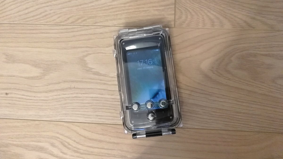 Vyzkoušeli jsme: IPX8 Vodotěsné pouzdro na&nbsp;iPhone do&nbsp;40 metrů