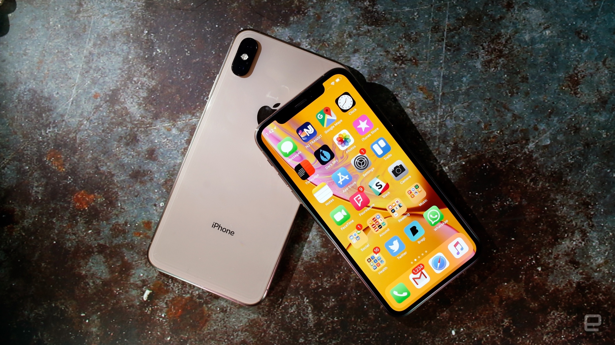iPhone XS a XS Max - porovnání