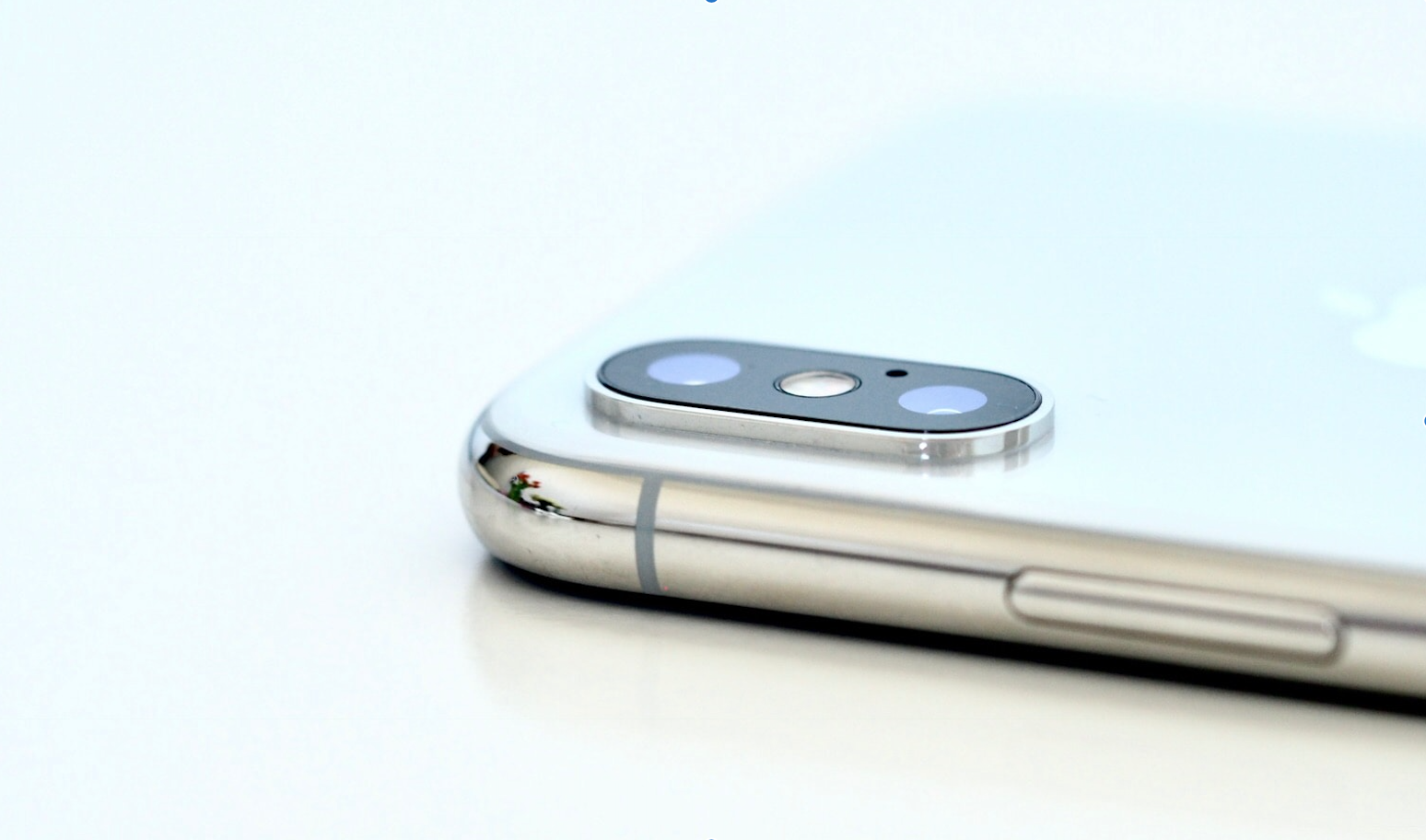 Duální fotoaparát v iPhonu se stal pro Apple velkým problémem.