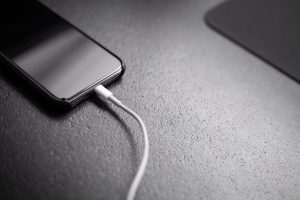 automatické zastavení nabíjení na iPhonu
