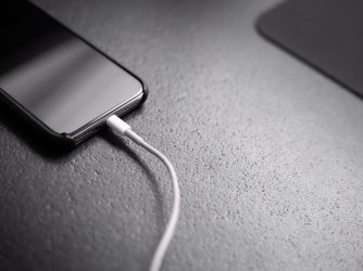 Jak si nastavit automatické zastavení nabíjení na iPhonu