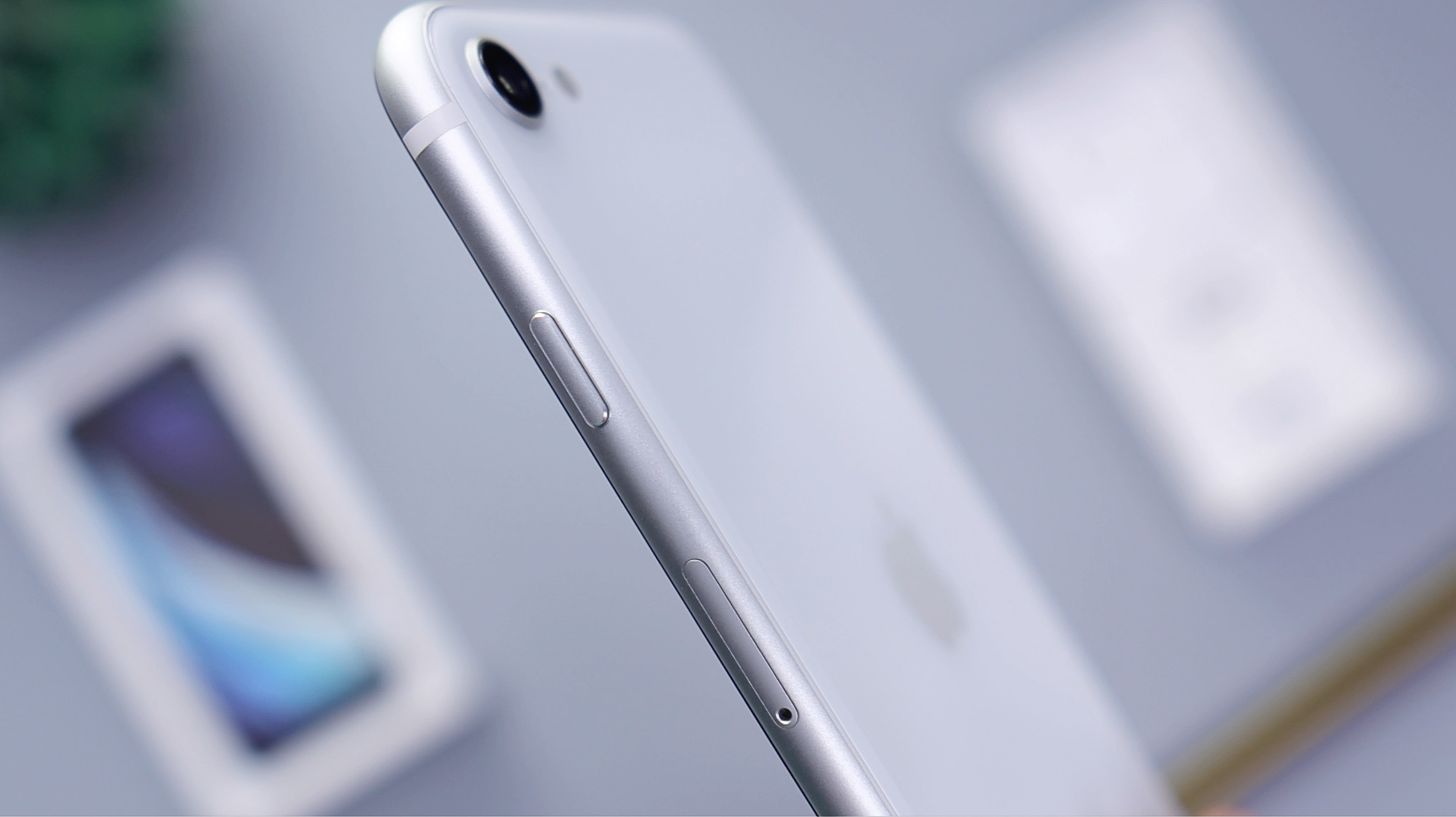 Vynucený restart na iPhonu SE provedete snadno