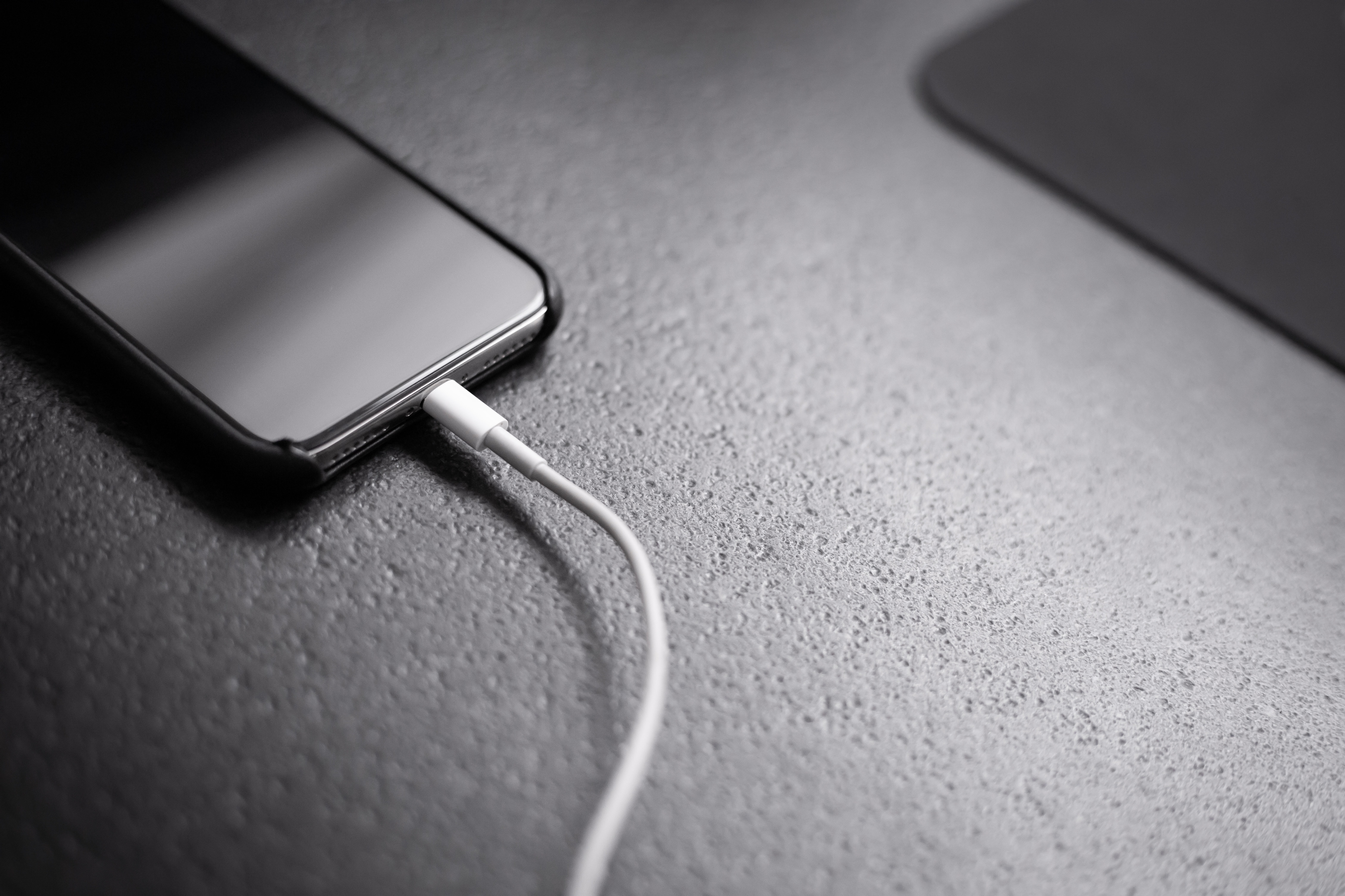 Slabá výdrž baterie iPhonu s&nbsp;iOS 13.5.1 je způsobena aplikací