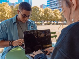 Využijte studentské slevy na Apple produkty