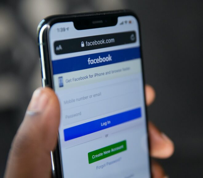Co způsobilo výpadky Facebooku a kde je můžete sledovat i vy?