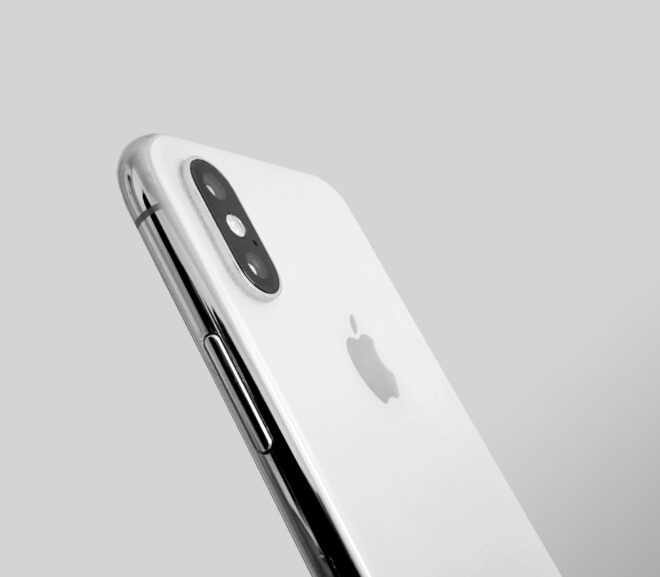 Nastavte akci, kterou se má vykonat po klepnutí na zadní stranu iPhonu.