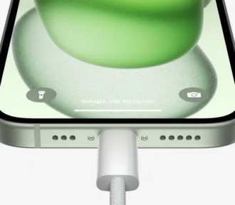 K čemu všemu lze využít USB-C port u&nbsp;iPhonu 15? K&nbsp;nabíjení jiných zařízení, ale také k&nbsp;snadnějšímu připojení k&nbsp;monitoru!