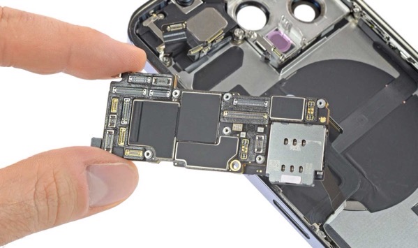 IPhone 13 Pro showing LPDDR4X RAM