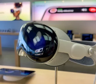 Apple výrazně snížil výrobu headsetu Vision Pro! Bude z&nbsp;něj propadák?