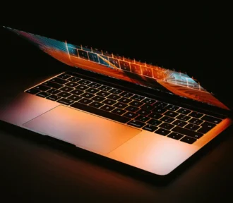 Přinese macOS 16 dotykové ovládání? Apple může letos naznačit budoucnost Maců!