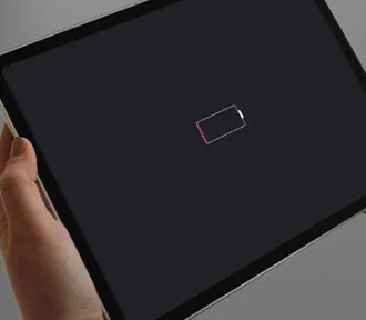 Cestujete a&nbsp;potřebujete, aby vám iPad vydržel co nejdéle? Podívejte se na&nbsp;8 tipů pro maximální výdrž baterie!